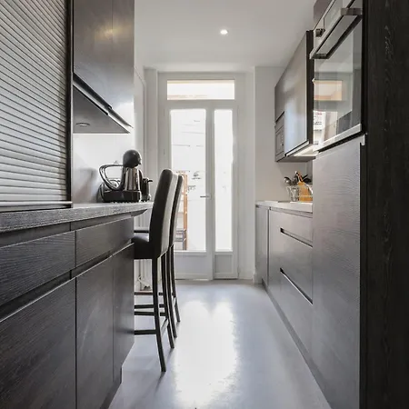 Bright Overlooking The Canal Du Midi Apartment